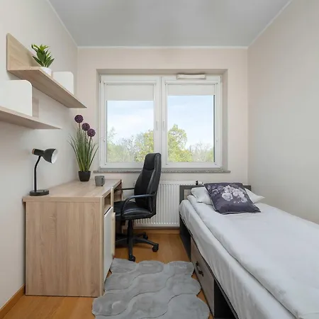 Rodzinny Z Dwiema Sypialniami I Balkonem We Wroclawiu By Renters Apartman *