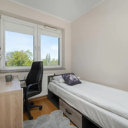 Rodzinny Z Dwiema Sypialniami I Balkonem We Wroclawiu By Renters Apartman Wrocław