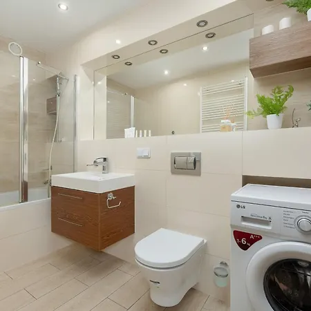 Rodzinny Z Dwiema Sypialniami I Balkonem We Wroclawiu By Renters *